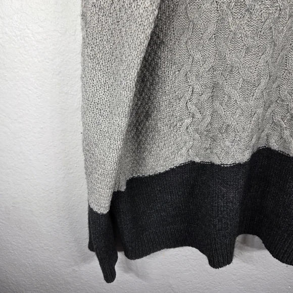 Vince Grey Colorblock Cable Knit Crewneck Sweater Size M Yak & Wool Blend - Picture 11 of 16